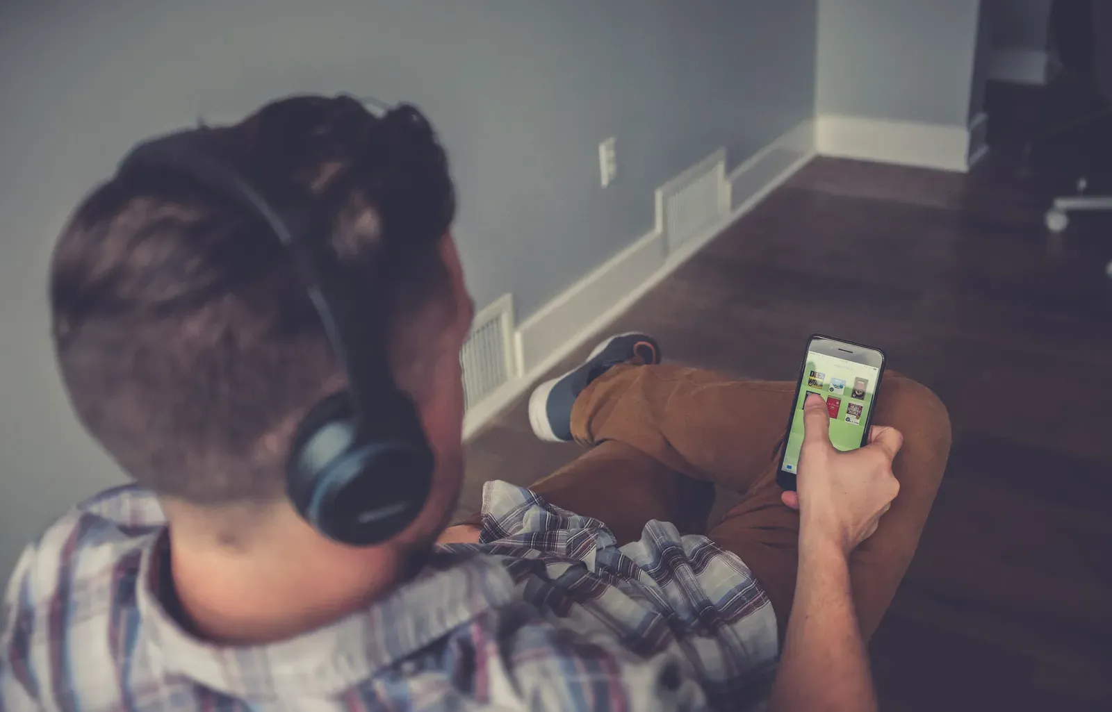 8. You Over-Value Whatever Is Already On Your Screen (By NeONBRAND neonbrand, CC0)