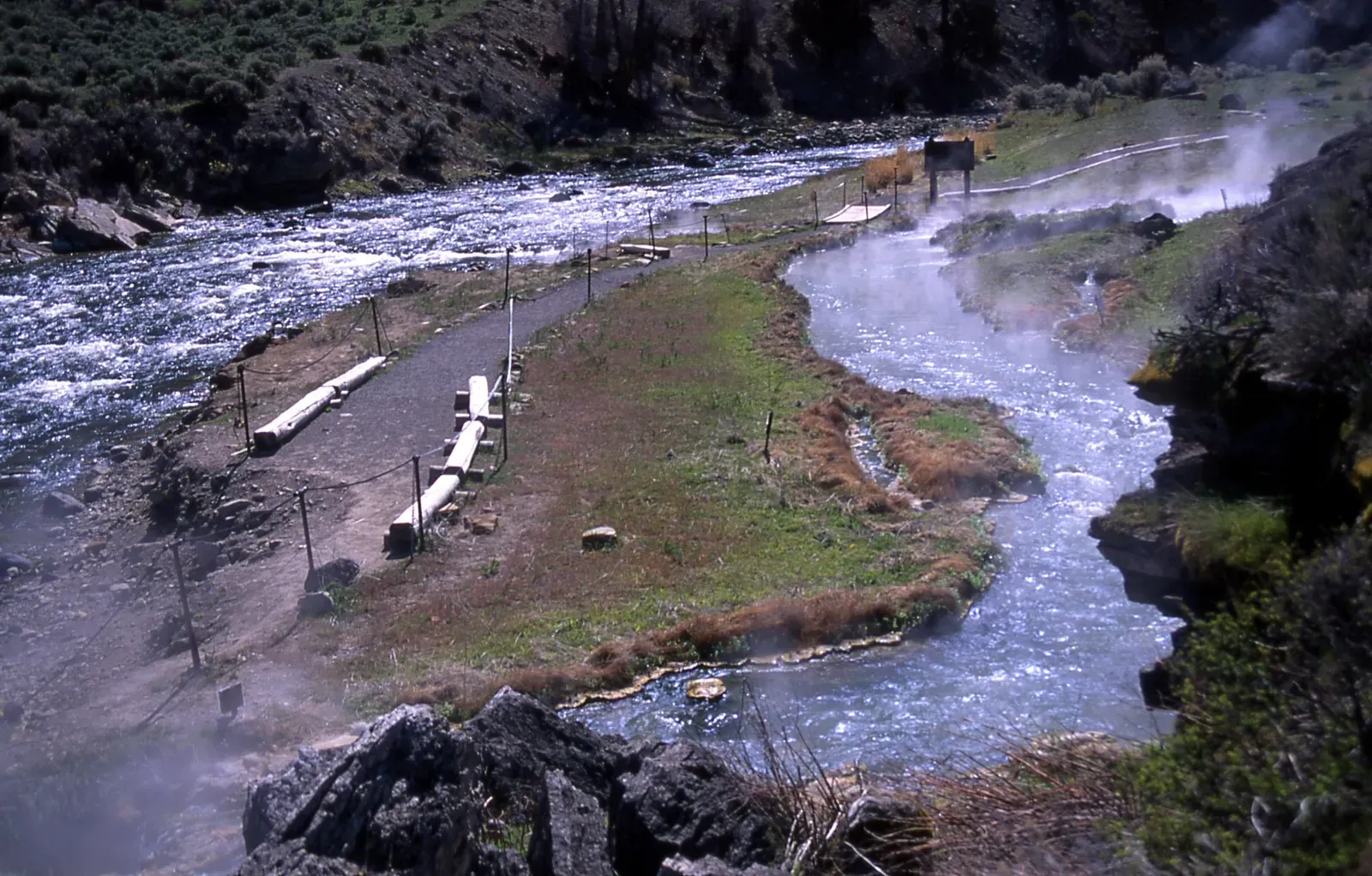 The Boiling River Hidden in the Amazon (Image Credits: Wikimedia)