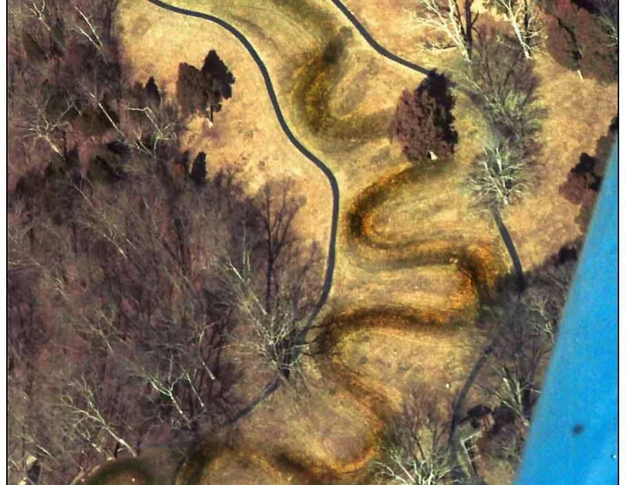 5. The Great Serpent Mound of Ohio: Who Built This Enormous Earthwork and Why? (Image Credits: Wikimedia)