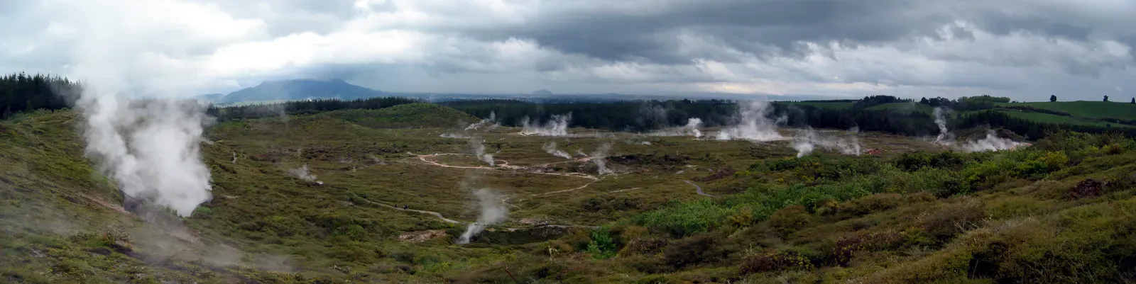 7. Craters of the Moon, Idaho: A Fresh Lava Landscape on Earth (Transferred from nl.wikipedia to Commons., CC BY-SA 3.0)
