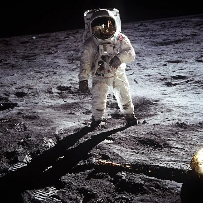 8. Moon Dust Is Sharper And More Dangerous Than It Looks (Image Credits: Pexels)