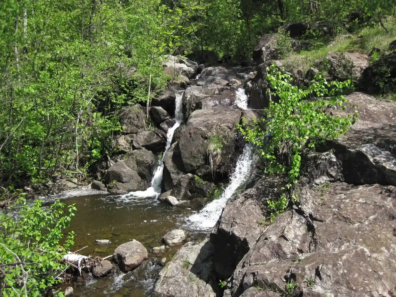#17 - Devil's Kettle Falls, Minnesota (Merritt Creek (Skyline Parkway, Duluth, Minnesota, USA) 1, CC BY 2.0)