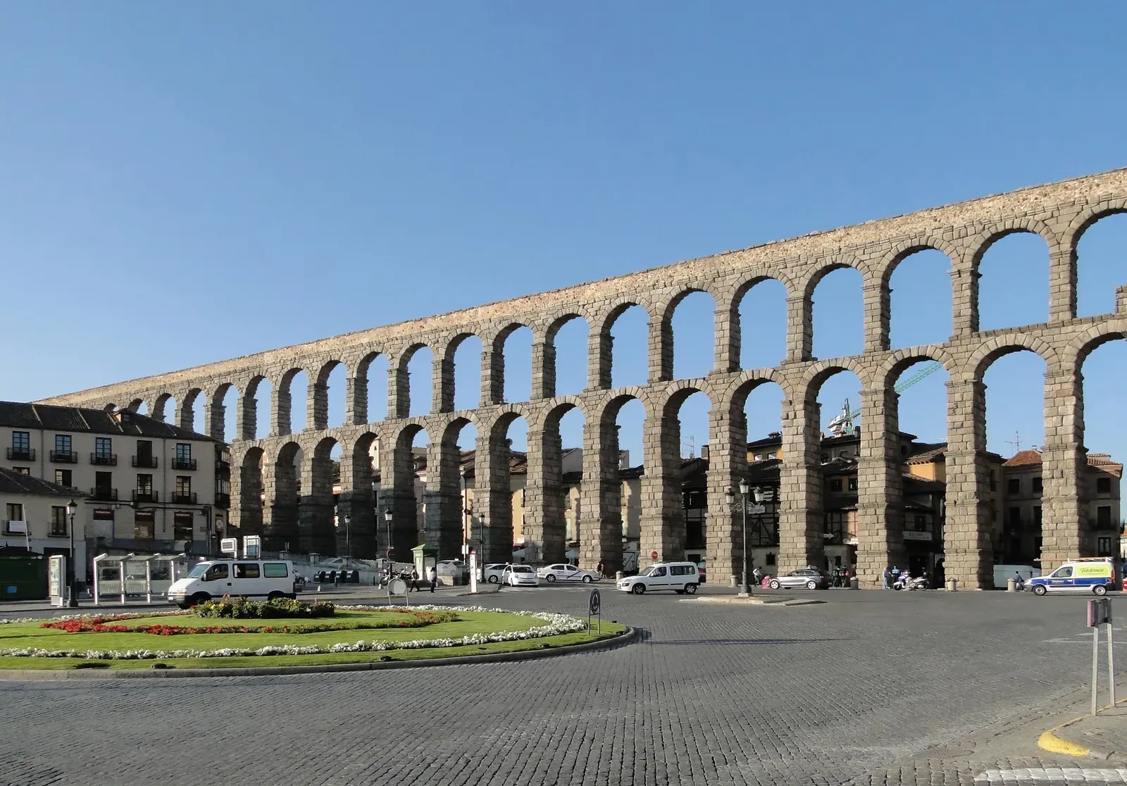 #8 - The Gravity-Fed Precision of the Segovia Aqueduct (Spain) (By Bernard Gagnon, CC BY-SA 3.0)