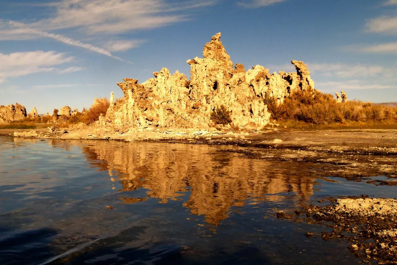 Mono Lake, California (Image Credits: Pixabay)
