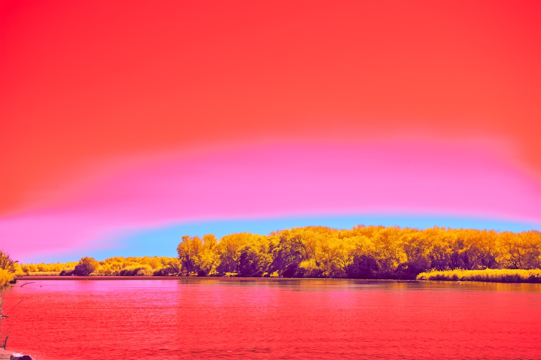 Famous Color-Changing Lakes Around the World (Image Credits: Unsplash)
