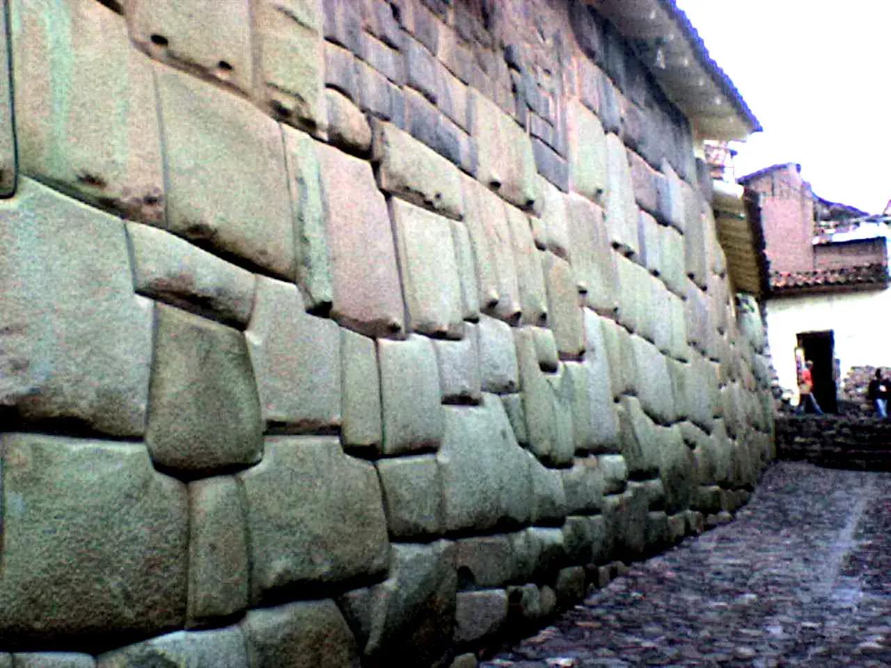 Precision Stone Fitting in Andean Architecture (Foto propia, Public domain)