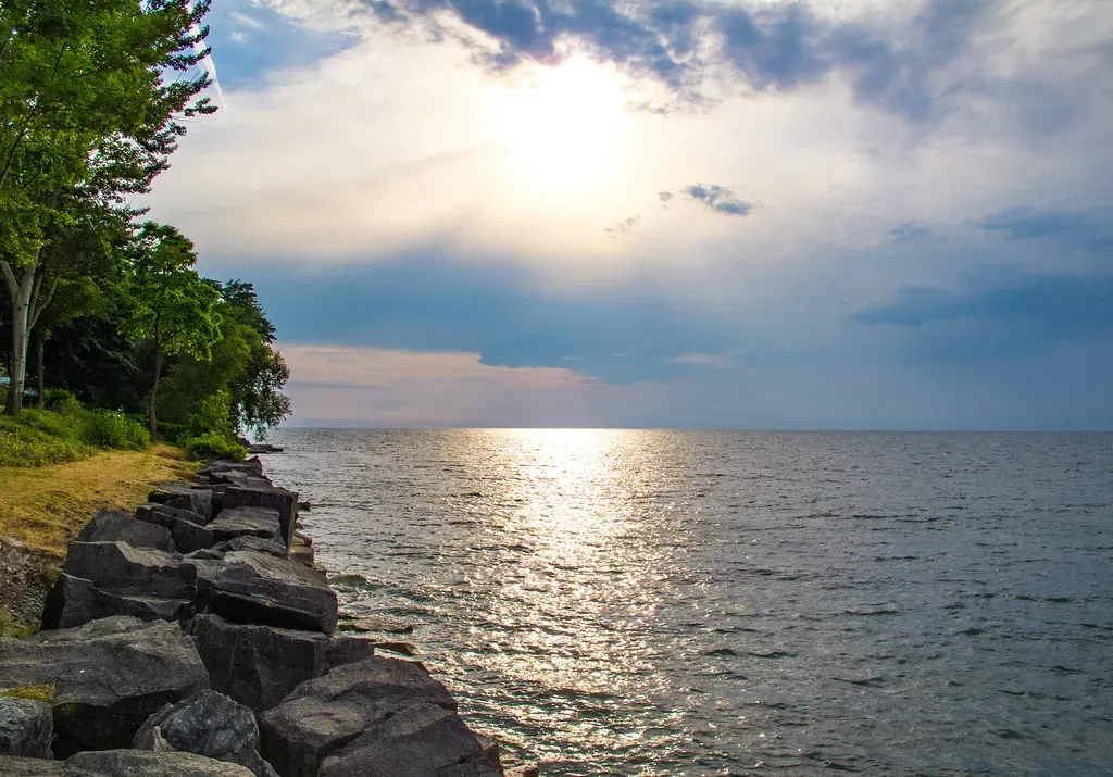 The World War II Ordnance Field in Lake Ontario (Tainanian, Flickr, CC BY 2.0)