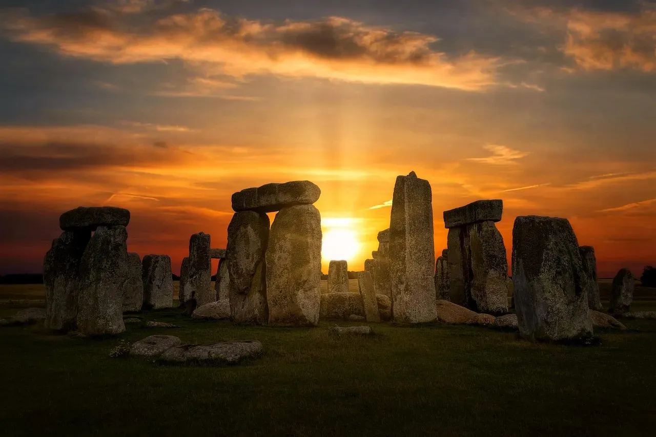 #2: Stonehenge and the Summer Solstice Sunrise (Image Credits: Pixabay)