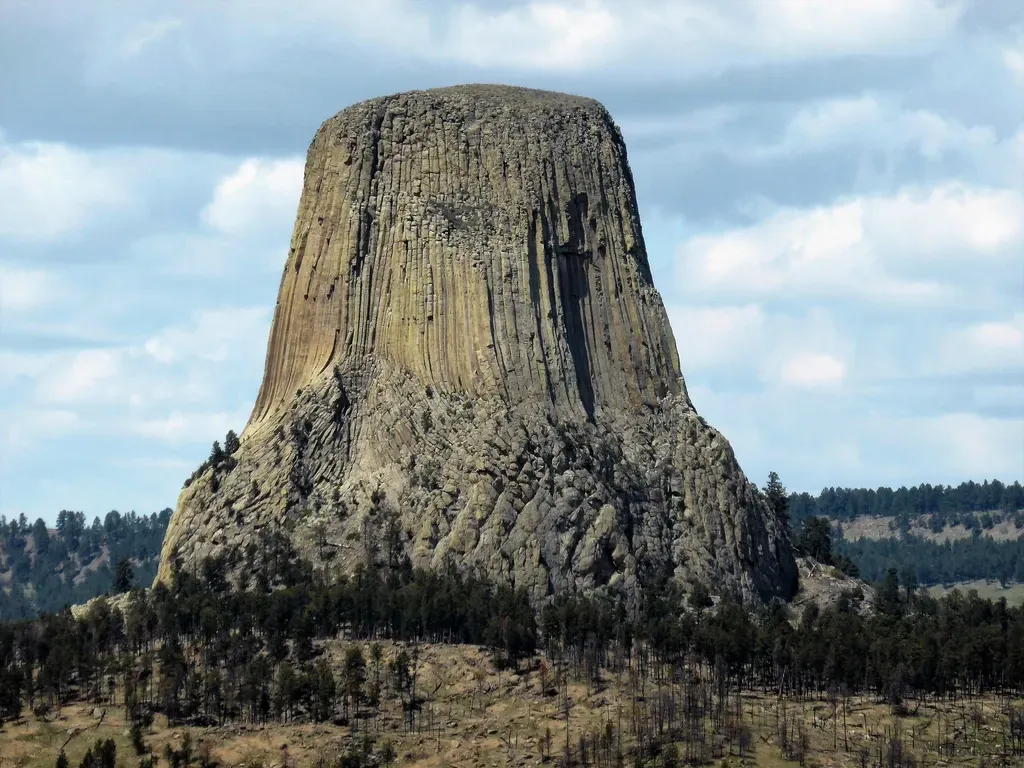 1. Devils Tower, USA – A Lava Tower No One Can Quite Agree On (Image Credits: Rawpixel)