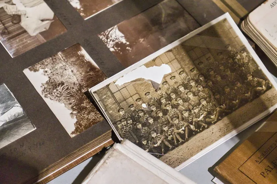 #4. "Historic" Photographs and Documents Proven to Be Clever Digital Composites (Image Credits: Pexels)