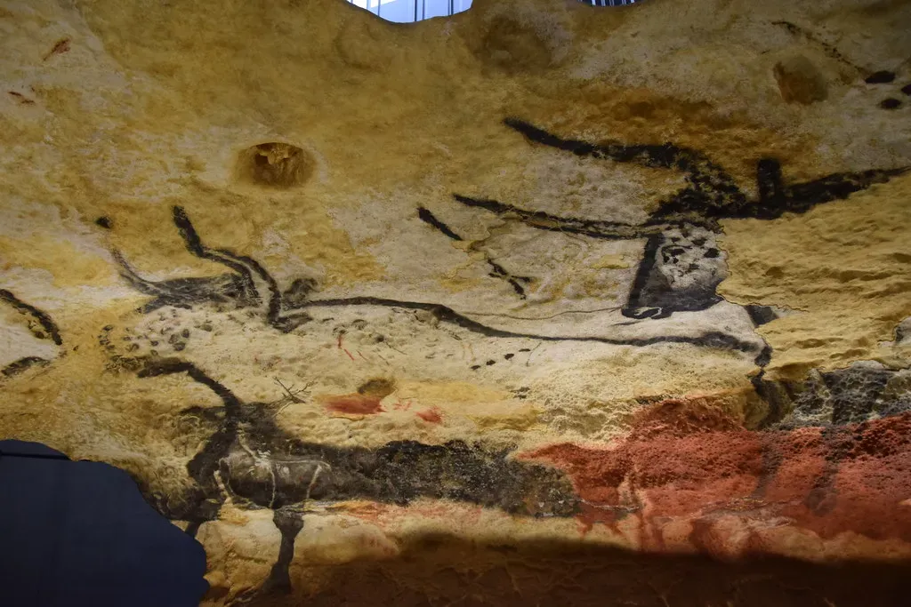 The Lascaux Cave’s Replicas: Original Masterpiece Closed in the Dark (Simone Ramella, Flickr, CC BY 2.0)