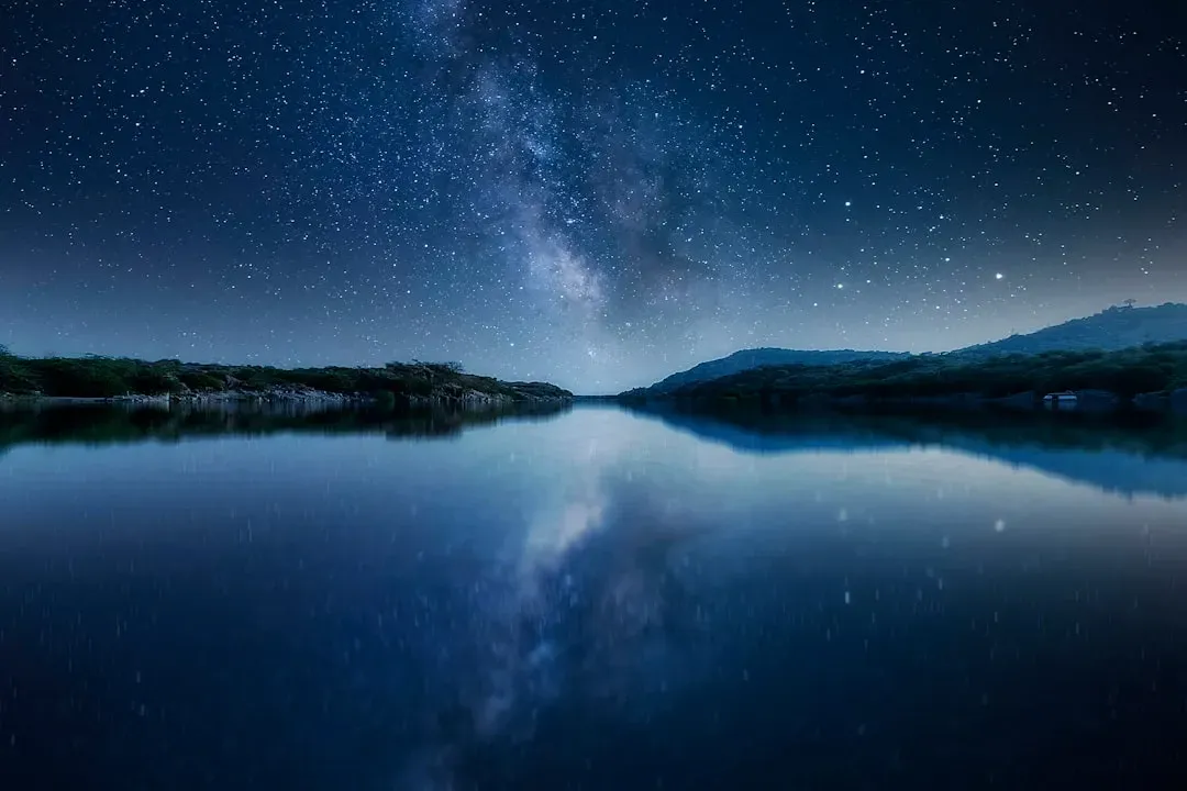 The Hidden Psychology of the Night: Why Your Brain Feels Different After Dark (Image Credits: Unsplash)