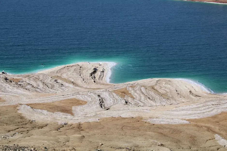 Layers of Climate and Culture Locked in Dead Sea Sediments (Image Credits: Pexels)