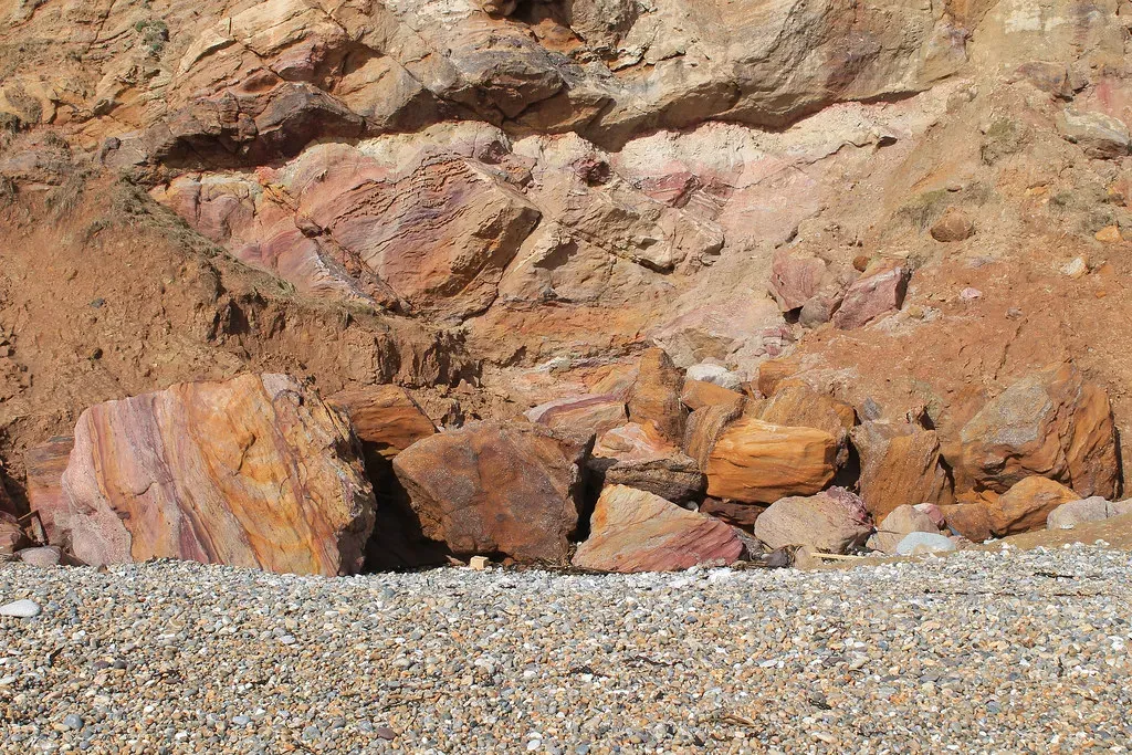 Rockfalls: sudden signs of a long, slow process (Stoutcob, Flickr, CC BY 2.0)