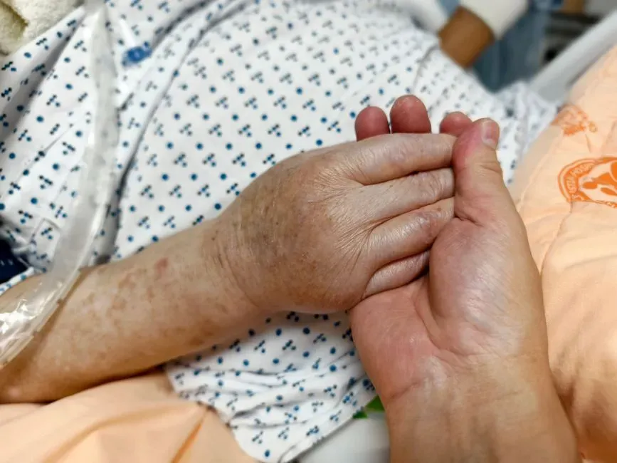 5. Circulation and Skin Changes: What Your Hands and Feet Are Telling Everyone (Image Credits: Pexels)
