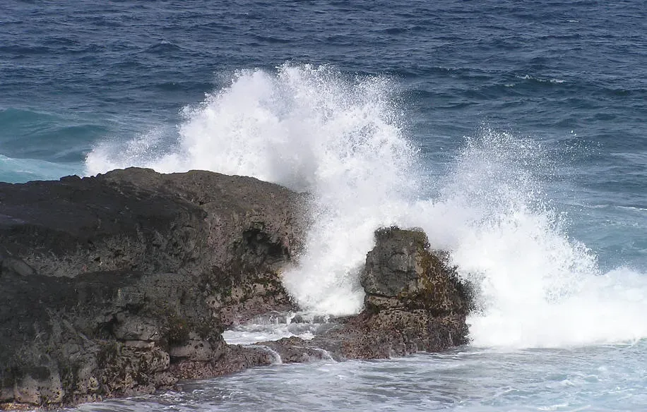 7. Rogue Waves: Monster Walls of Water from a Calm Sea (deepakkt, Flickr, CC BY 2.0)