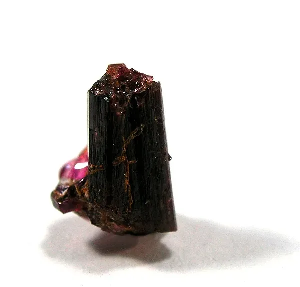 2. Painite: The Geological Accident (By Robert M. Lavinsky, CC BY-SA 3.0)