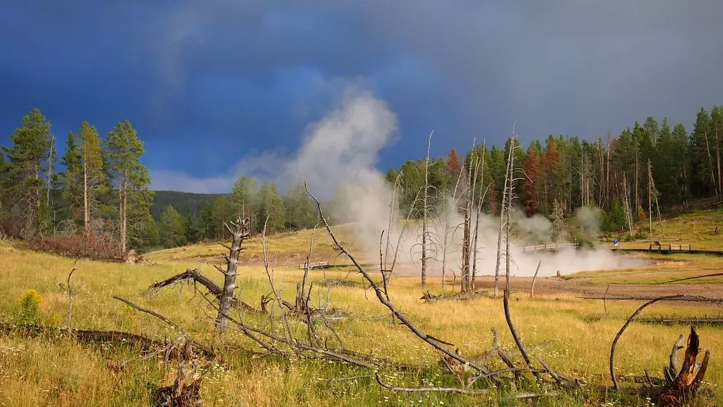 Conclusion: Respect, Not Panic, In The Shadow Of Yellowstone (samirluther, Flickr, CC BY-SA 2.0)