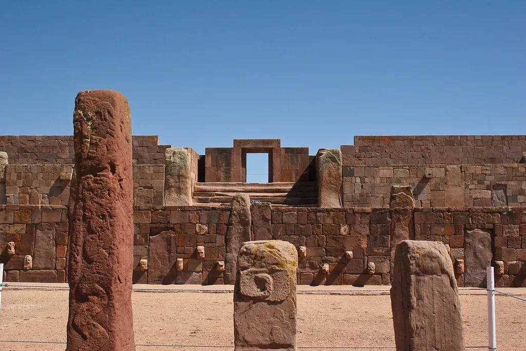 Tiwanaku: The High-Altitude Enigma by Lake Titicaca (Image Credits: Flickr)