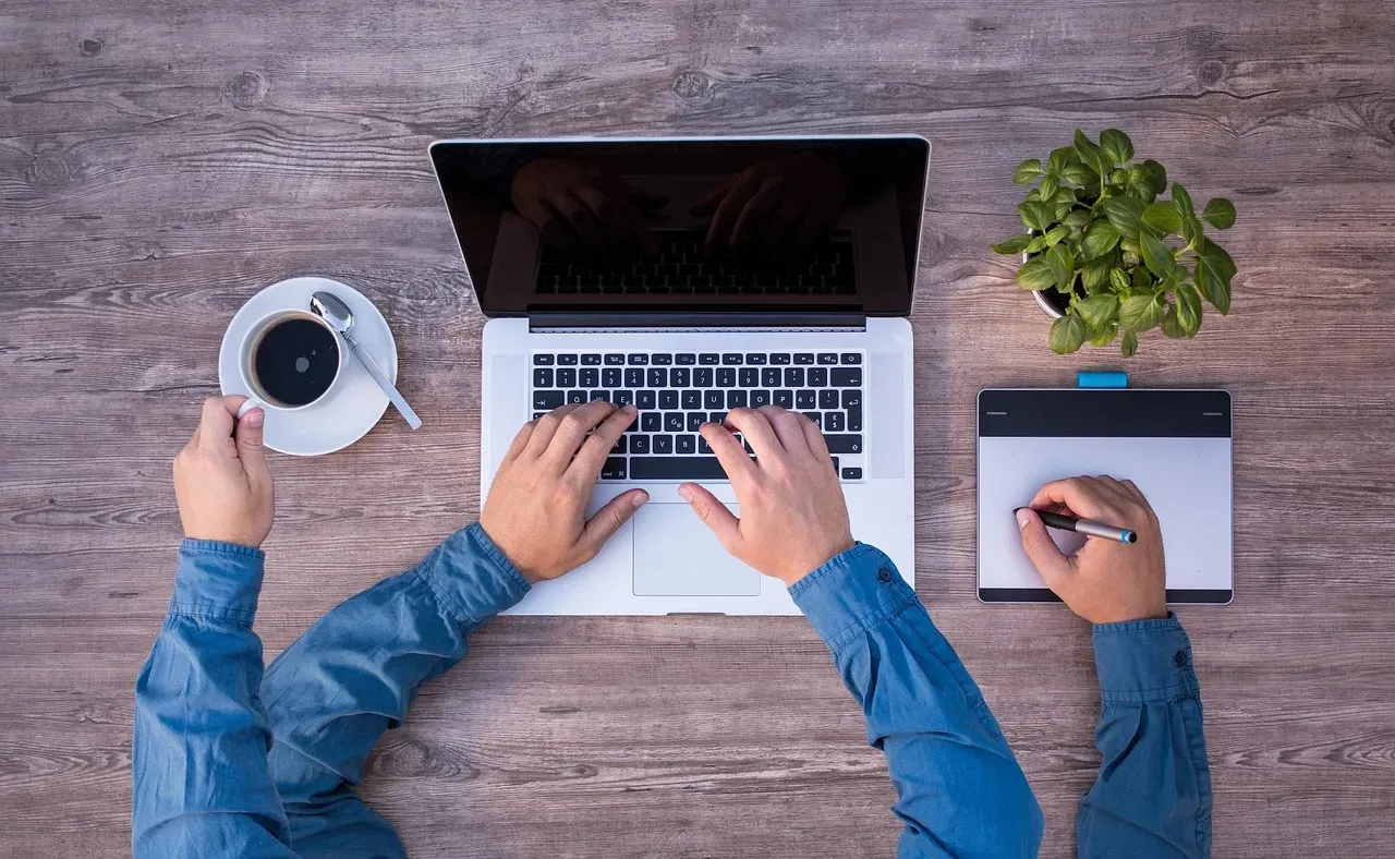 Technology, Multitasking, and the Vanishing Day (Image Credits: Pixabay)