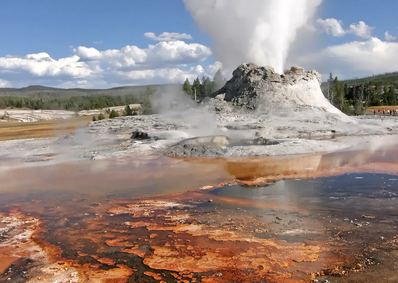 The Hidden Monster Under Yellowstone: What A Supervolcano Really Is (Image Credits: Wikimedia)