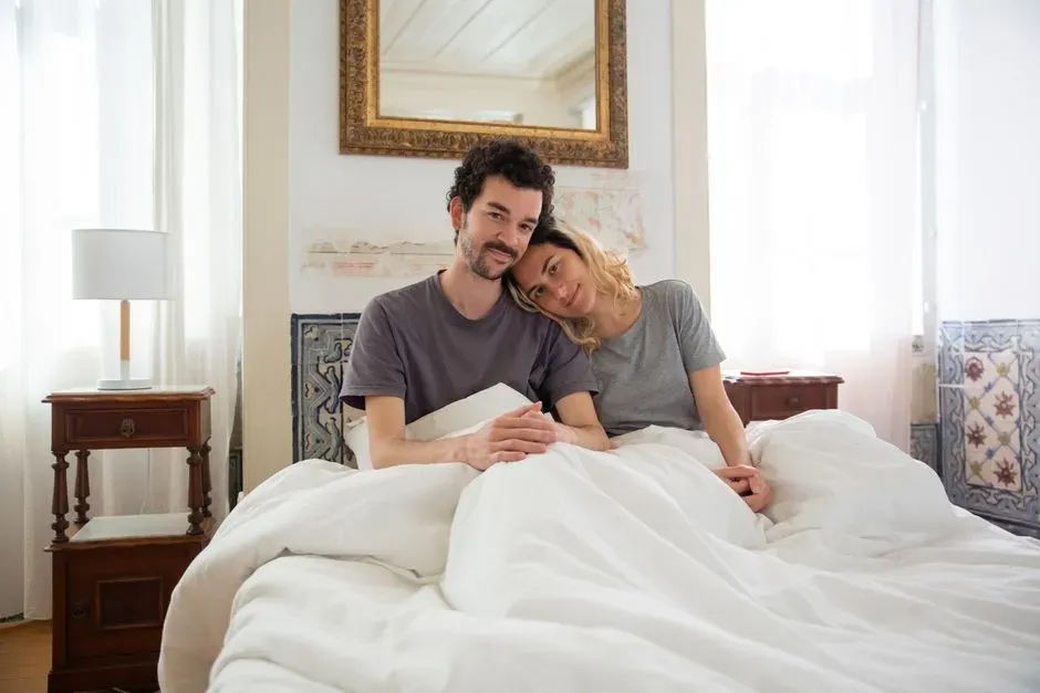 Attachment Styles: How Your Early Bonds Shape Your Bedtime Boundaries (Image Credits: Pexels)