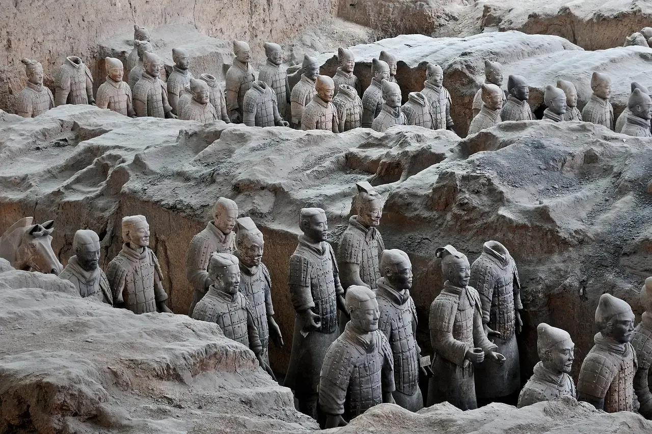Buried Statues Under Ordinary Fields and Gardens (Image Credits: Pixabay)