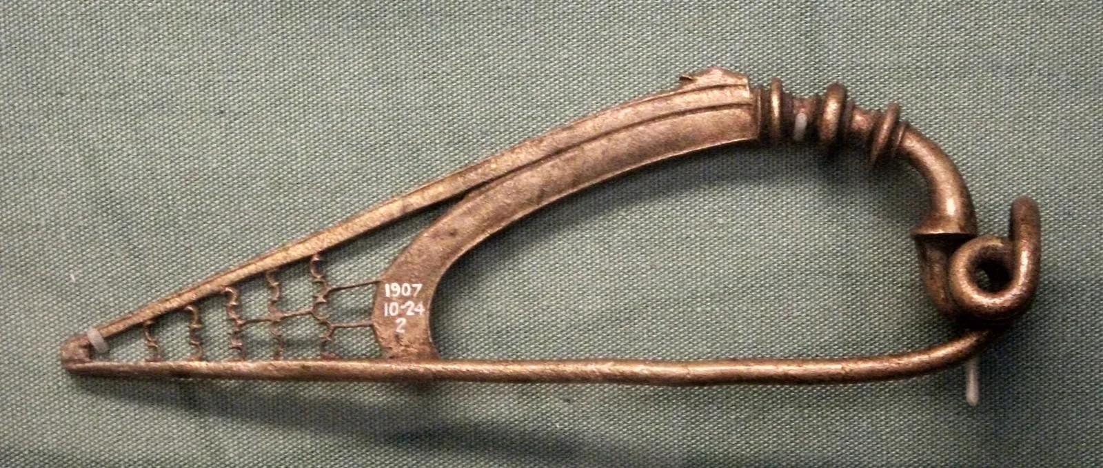#10: Celtic La Tène Fibulae and the Rebuilt Metalworking Shed (By Johnbod, CC BY-SA 3.0)