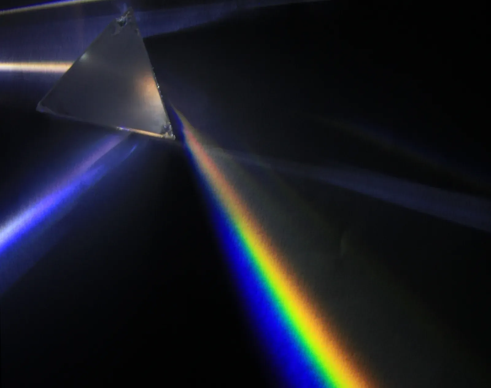 Color Is Not in Light: It’s in Your Brain (Image Credits: Wikimedia)