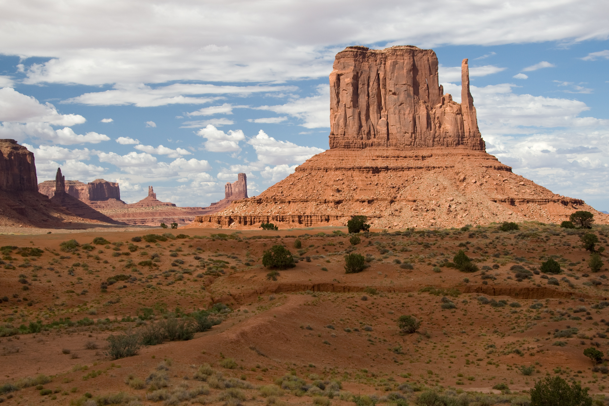 Monument Valley - Arizona and Utah's Desert Monuments (Image Credits: Wikimedia)