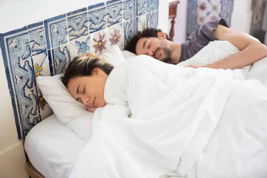 Culture, Expectations, and Why You Might Feel Guilty About Your Sleep Needs (Image Credits: Pexels)