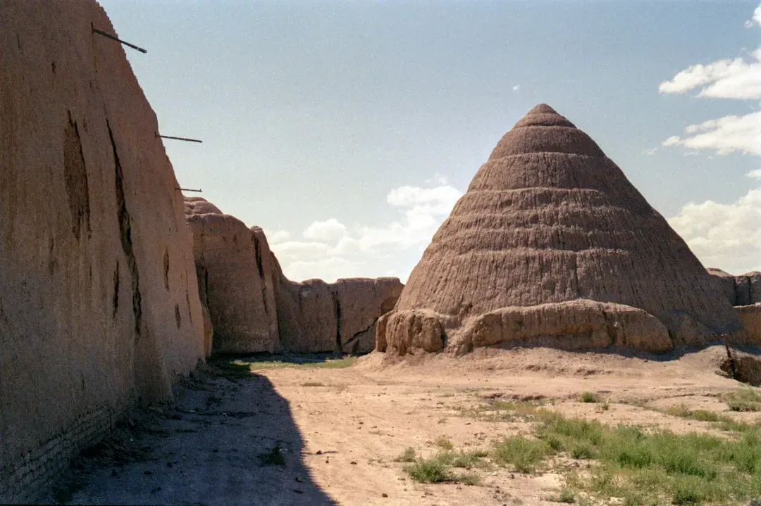 6. Termite Mound Architecture: The Building That Never Needs Air Conditioning (Image Credits: Unsplash)