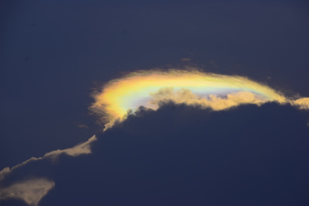 Distinguishing Fire Rainbows from Look-Alikes (Image Credits: Unsplash)