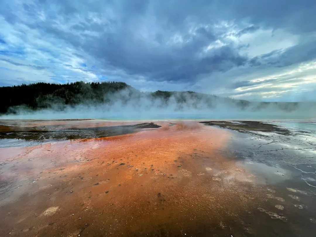 1. Yellowstone National Park: Inside a Living Supervolcano (Image Credits: Unsplash)