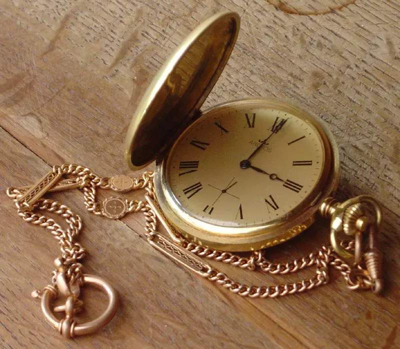 #2 The Hiroshima Pocket Watch Frozen at the Moment of Impact (Self-published work by ZA, CC BY-SA 3.0)