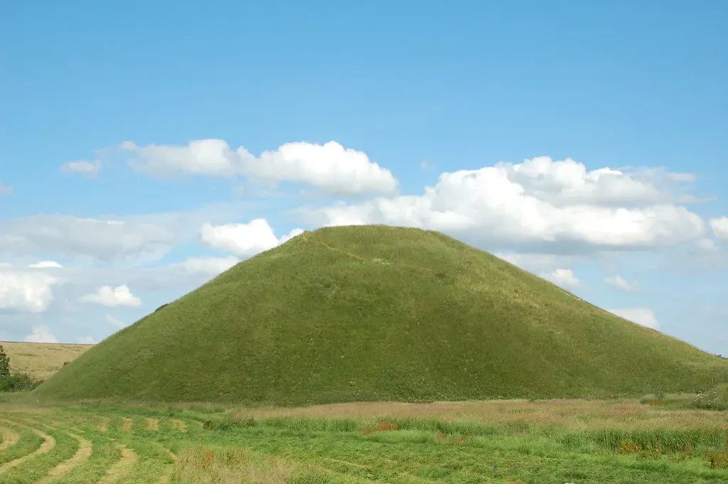 #13 - Silbury Hill's Hidden Base Geometry (rightee, Flickr, CC BY 2.0)