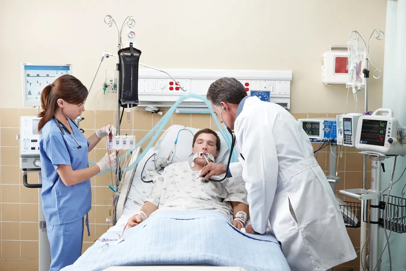 The ICU: Where Technology Meets the End of Life (By Calleamanecer, CC BY-SA 3.0)
