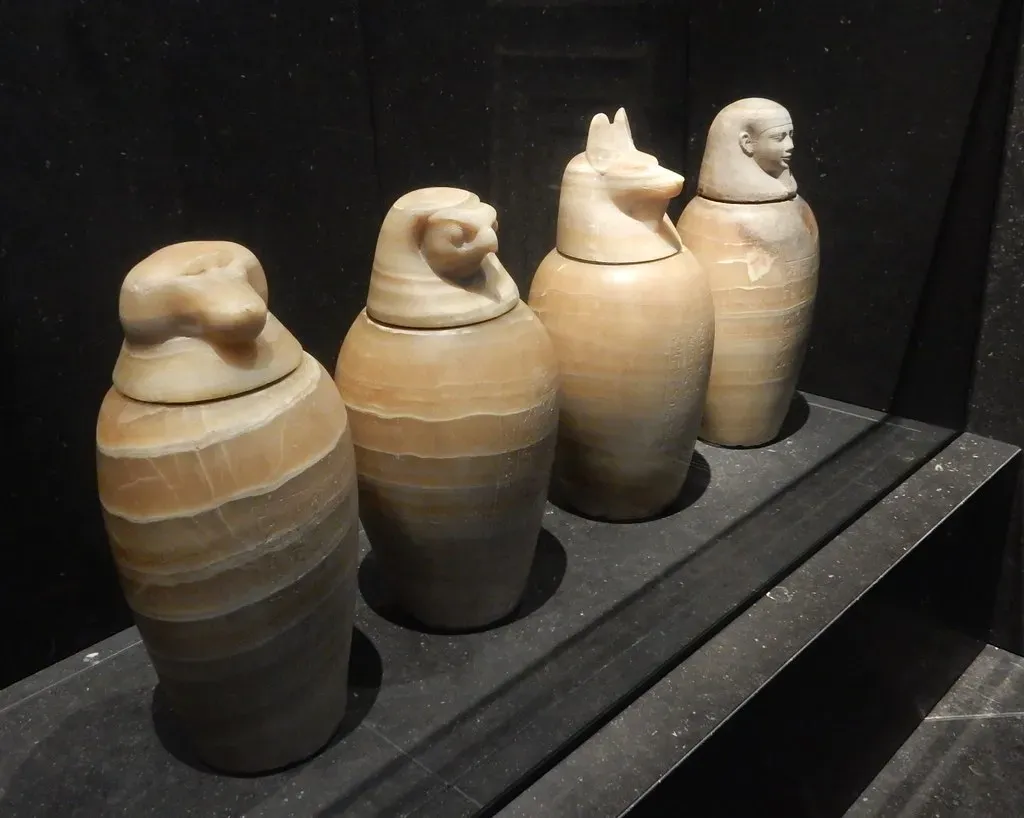 Saqqara’s Mummification Workshop Shaft: A Woman With Six Canopic Jars (mikecogh, Flickr, CC BY-SA 2.0)