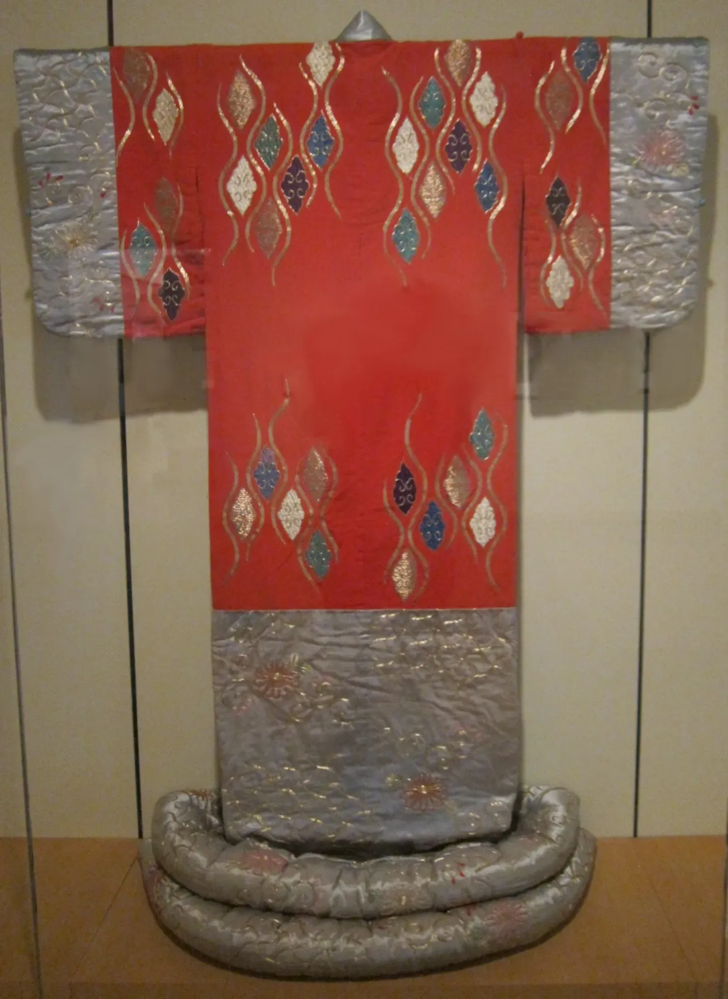 #7 - Japanese Edo-Period Silk Gauzes Meant To Be Seen But Not Seen (By Hiart, CC0)