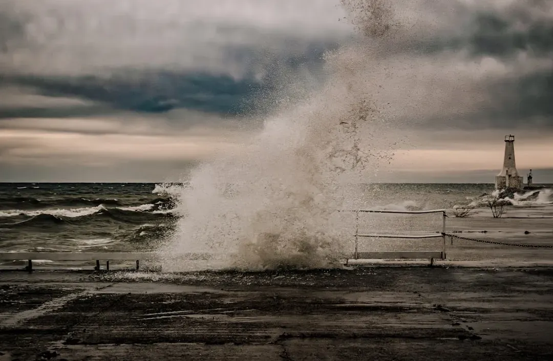 Great Lakes Waves Hit You Every Three Seconds (Image Credits: Unsplash)