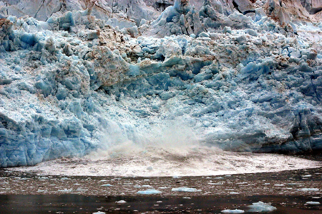 The Mechanics of a Glacier’s Voice (Image Credits: Wikimedia)