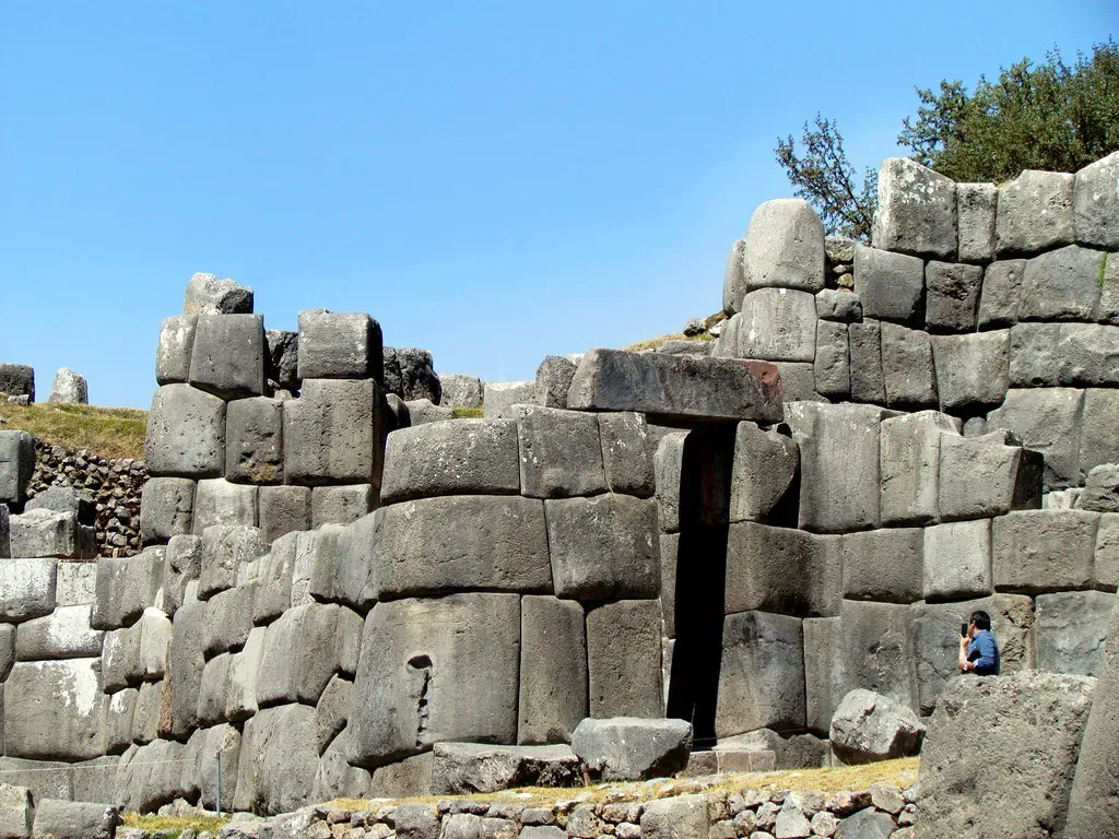 Mastery Without Modern Tools: The Raw Genius of Inca Stonework (bobistraveling, Flickr, CC BY 2.0)
