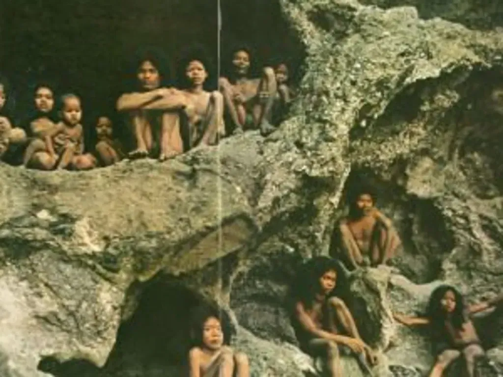 The Tasaday “Stone Age Tribe”: Isolated People or Carefully Staged Myth? (Image Credits: Wikimedia)