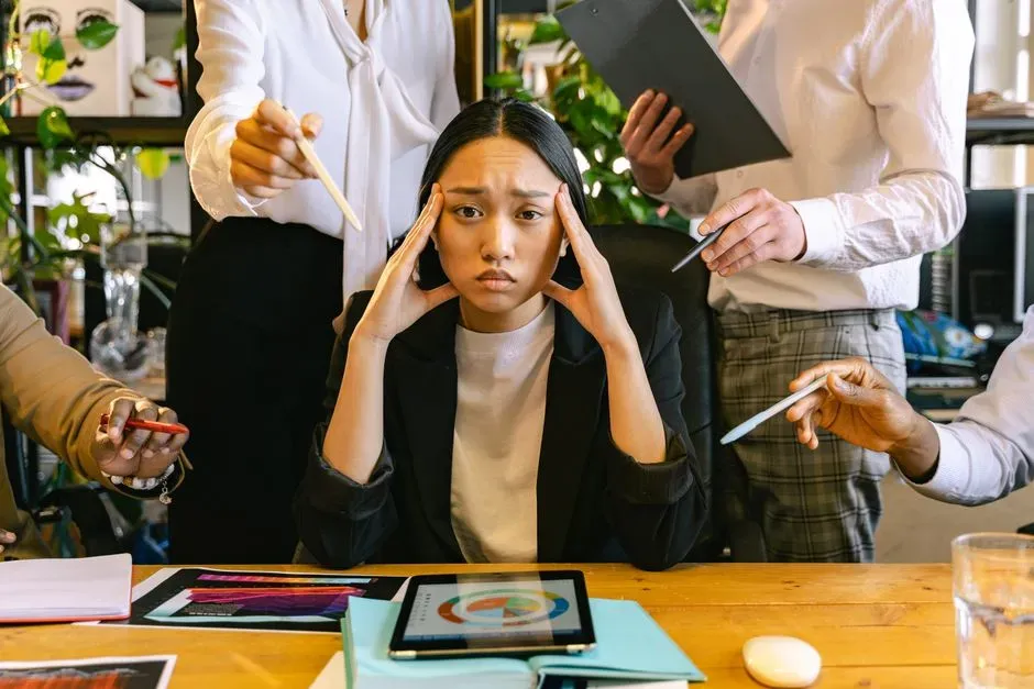 10. You Confuse Mental Noise With Genuine Signals (Image Credits: Pexels)