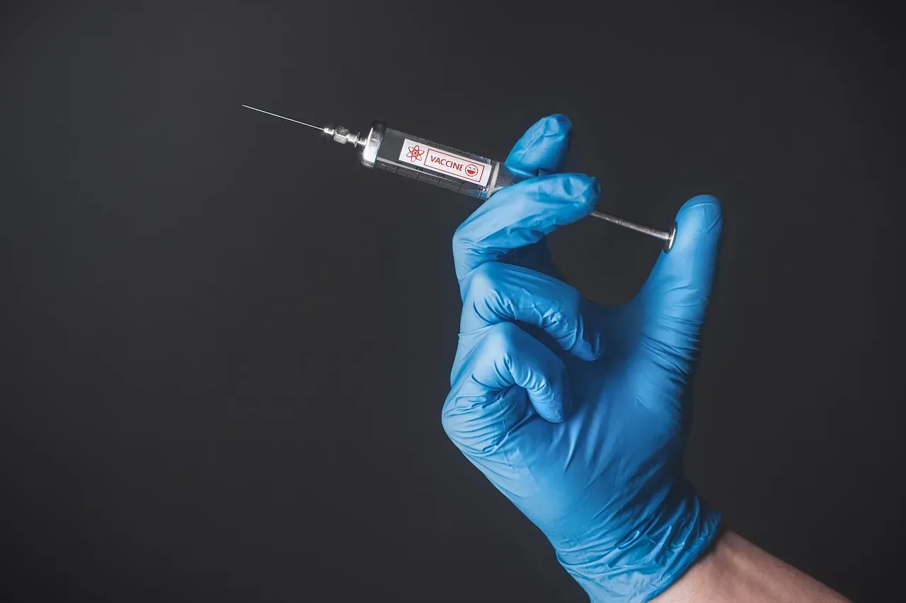 2. mRNA Vaccines and Therapies: From Emergency Solution to New Platform (Image Credits: Pixabay)
