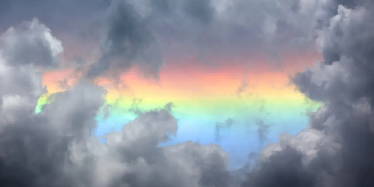 Fire Rainbows: Flames of Color in Afternoon Clouds (Image Credits: Wikimedia)