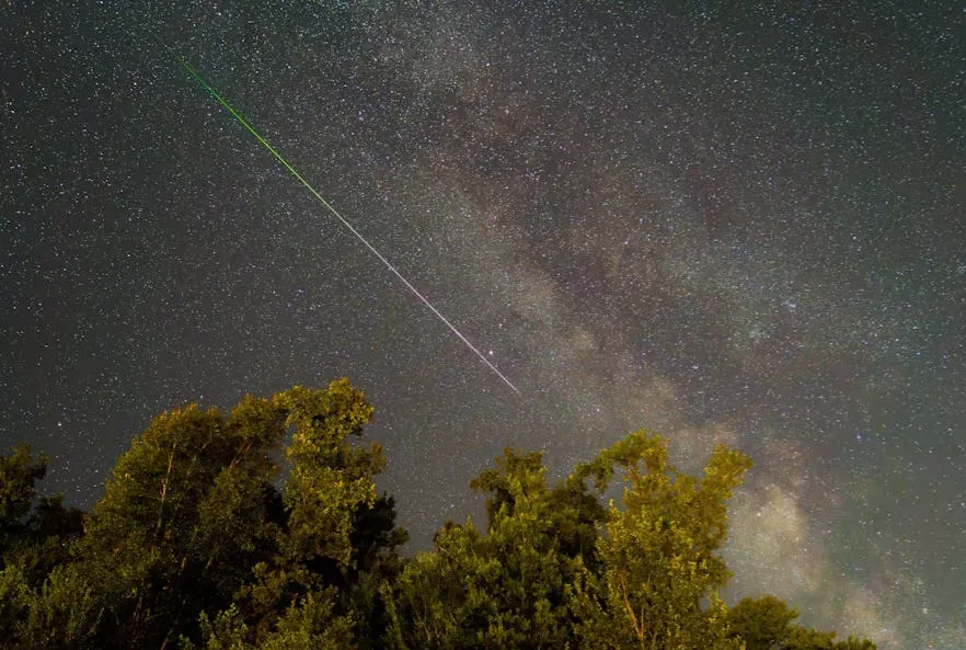 Iridium-Style Flares and Rare Satellite Glints (Image Credits: Pexels)