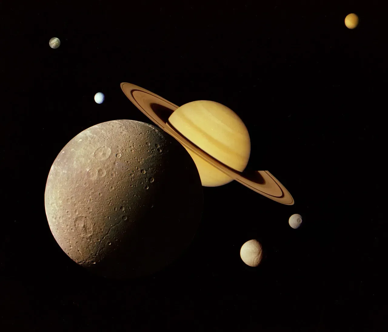 8. Saturn Has Over 100 Moons and Moonlets (and Counting) (Image Credits: Pixabay)