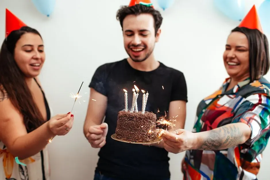 3. The Birthday Problem And Real‑World “Coincidence Clusters” (Image Credits: Pexels)