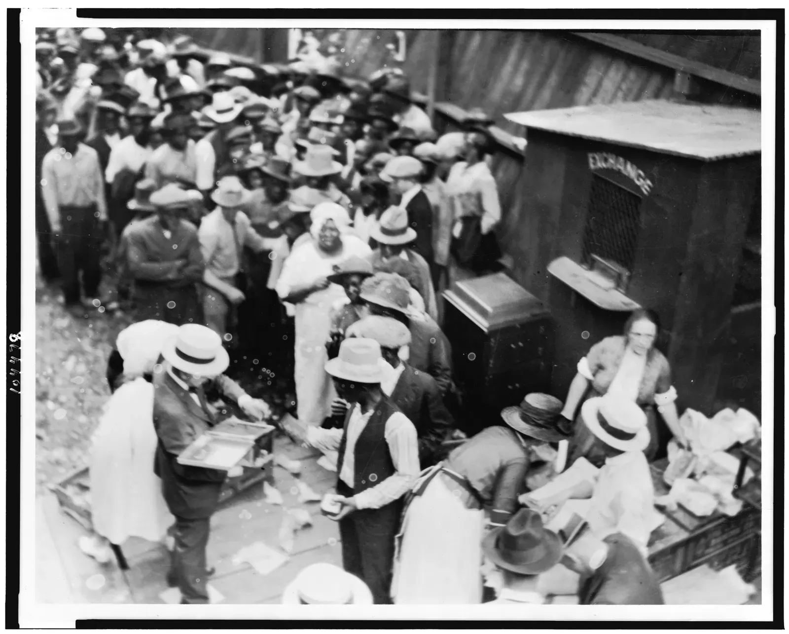 The Tulsa Race Massacre: A Destroyed Black Wall Street (Library of CongressCatalog: https://lccn.loc.gov/91796047
Image download: https://cdn.loc.gov/service/pnp/cph/3c00000/3c04000/3c04400/3c04478v.jpg
Original url: https://www.loc.gov/pictures/item/91796047/, Public domain)